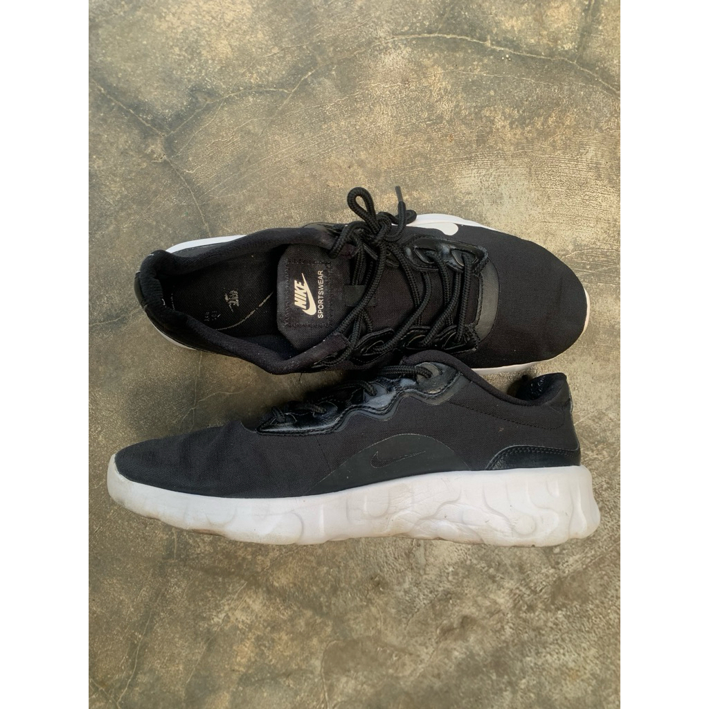 [preloved] sepatu nike explore strada WNTR black white running jogging marathon brand murah casual -