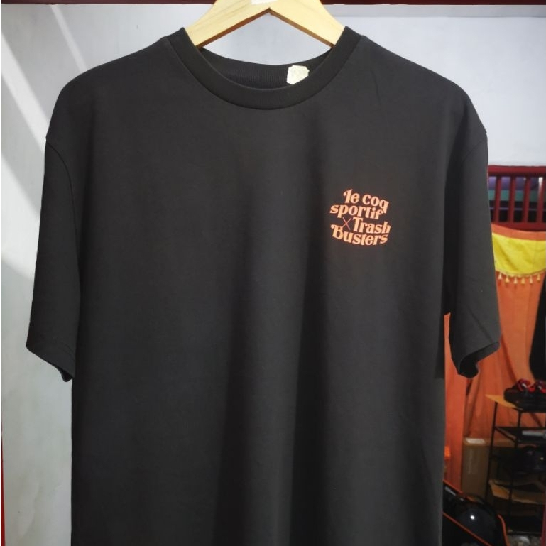 KAOS SANTAI KASUAL LECOQ X TRASH BUSTER