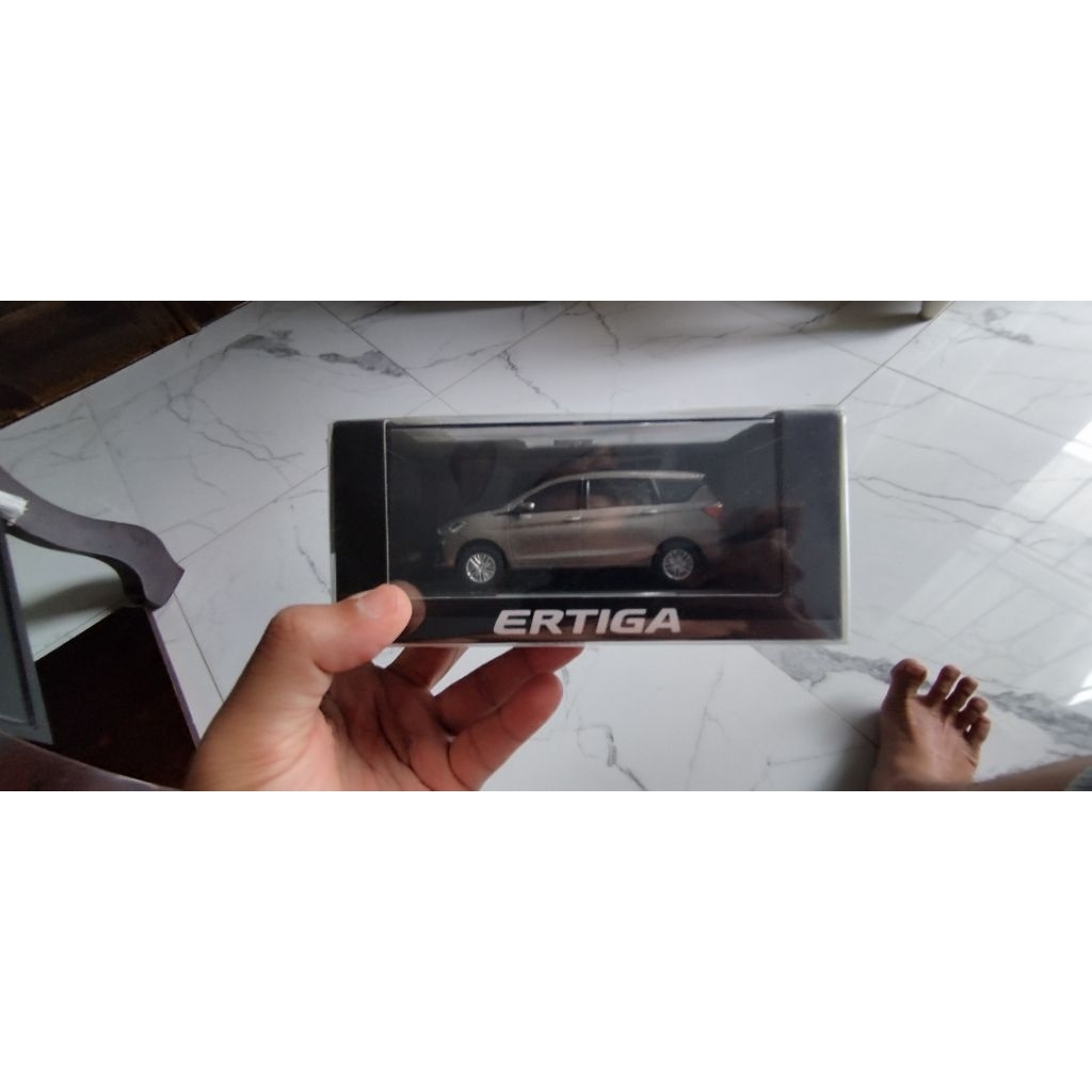 Suzuki Ertiga diecast skala 43
