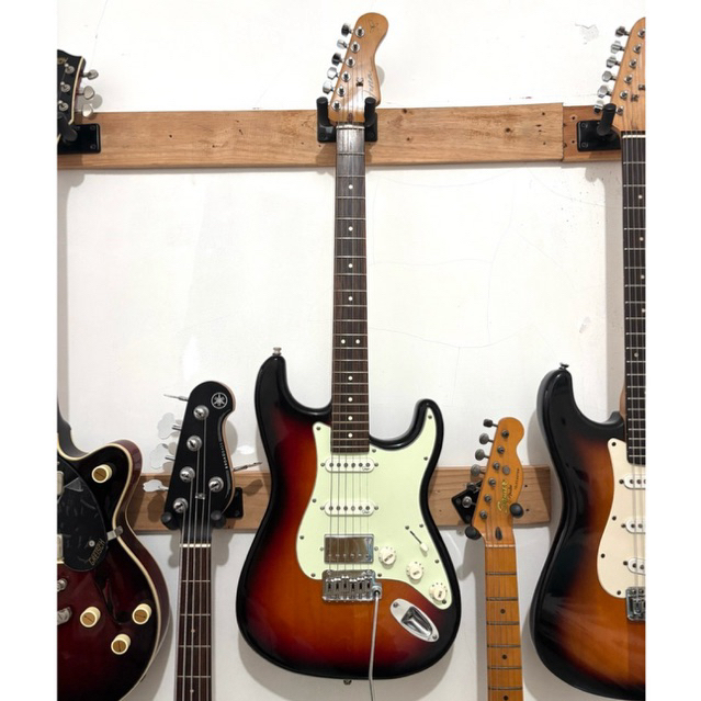 Gitar Fena Metamorfosis ST HSS Sunburst Bekas/Second