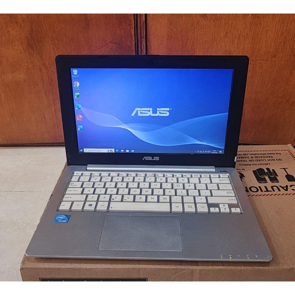 #Minus Keyboard#Notebook Asus X201EV, Celeron - 847, Ram 4/320gb, Slim, Lengkap, White Silver