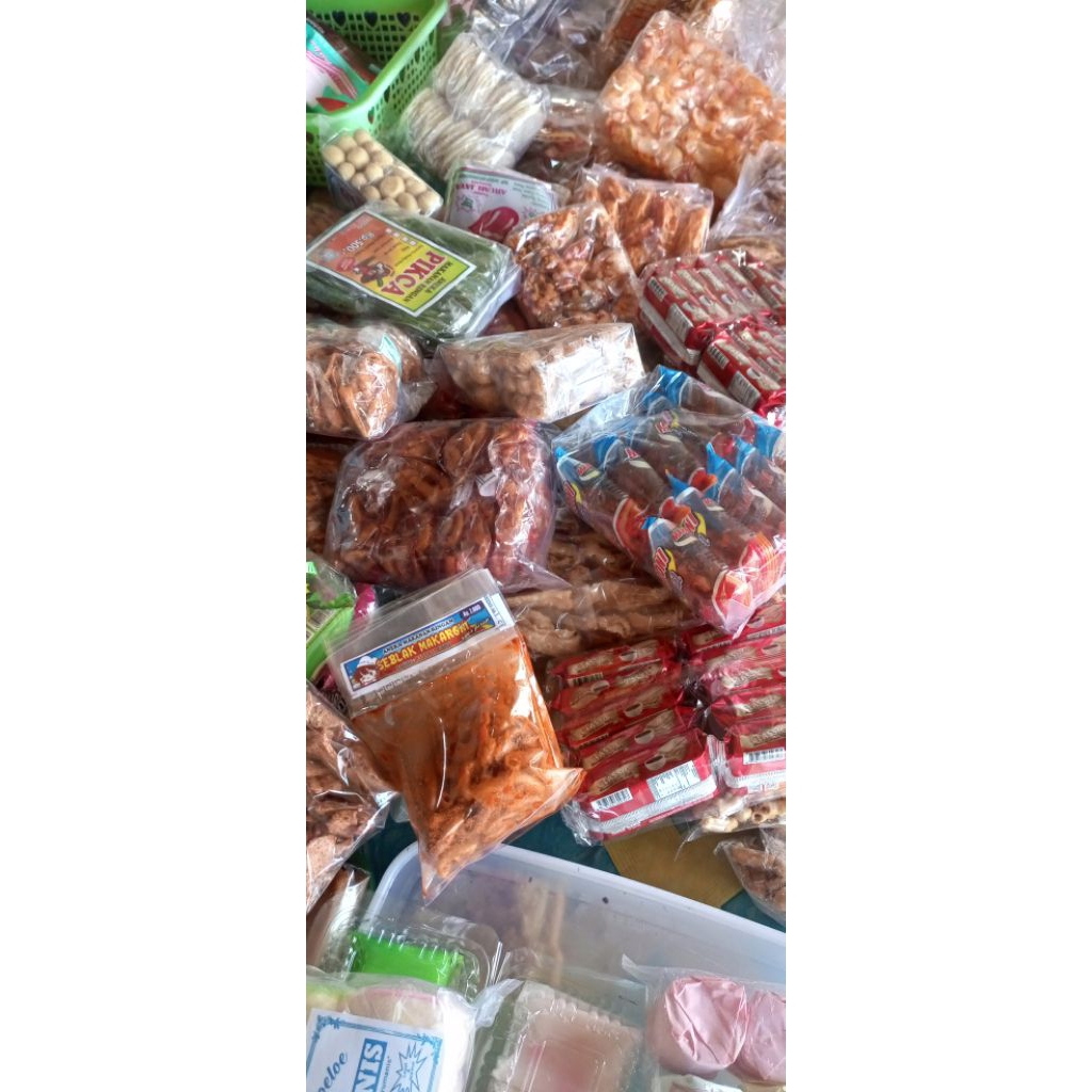 cemilan Snack jajanan warung manis & pedas