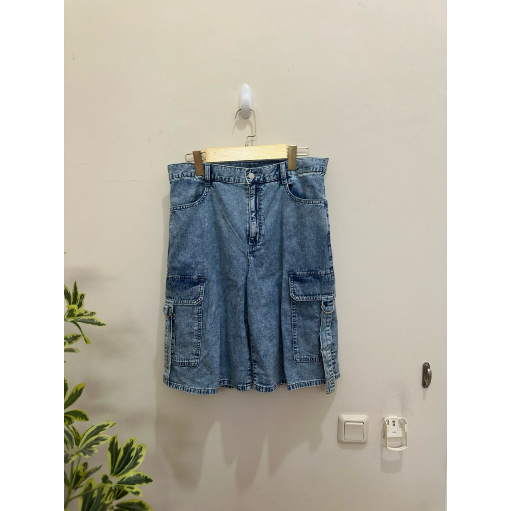 Celana Pendek Jeans Uniqlo Denim Shorts - Jorts Preloved