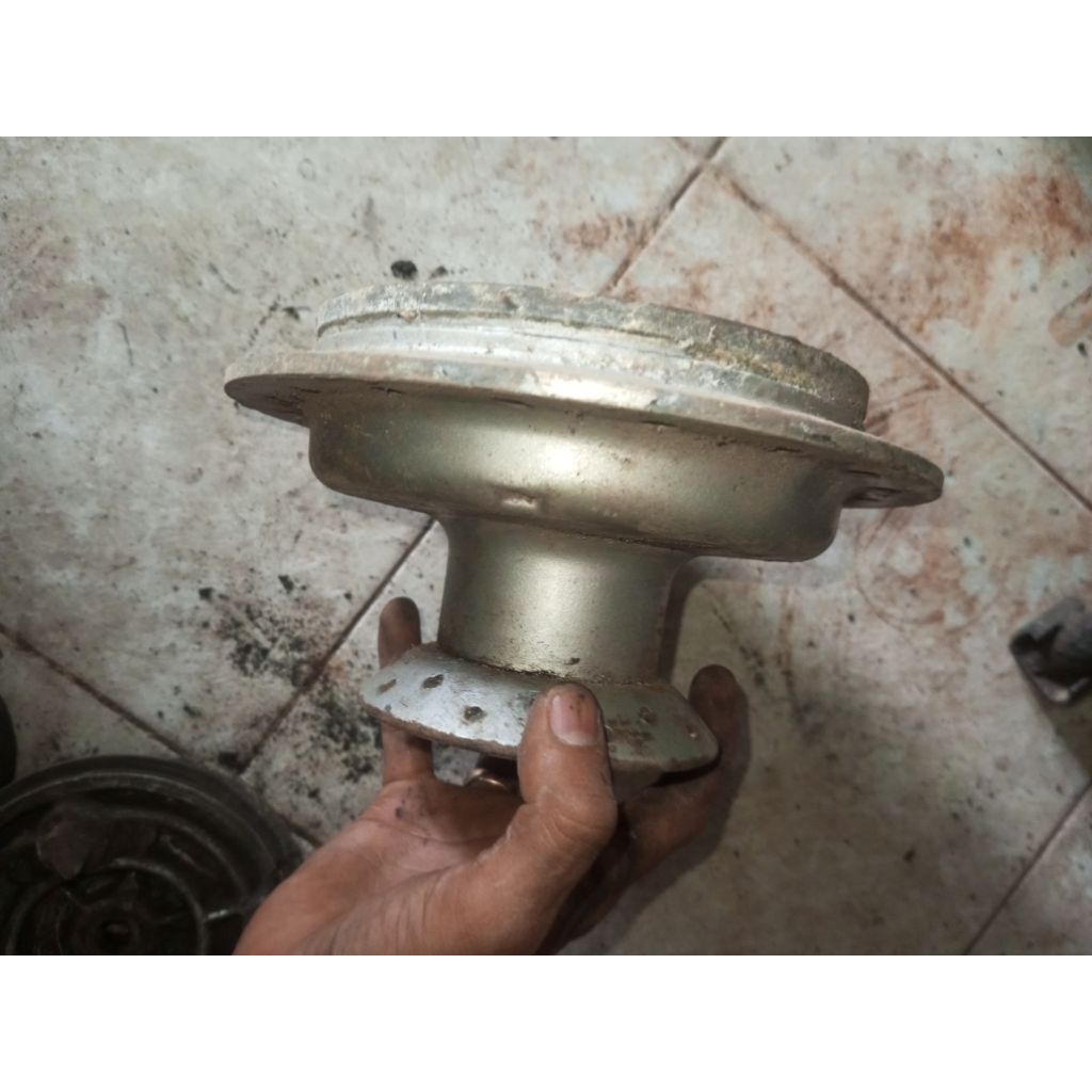 TROMOL SUZUKI TS 125 ORIGINAL (tromol bagian depan)