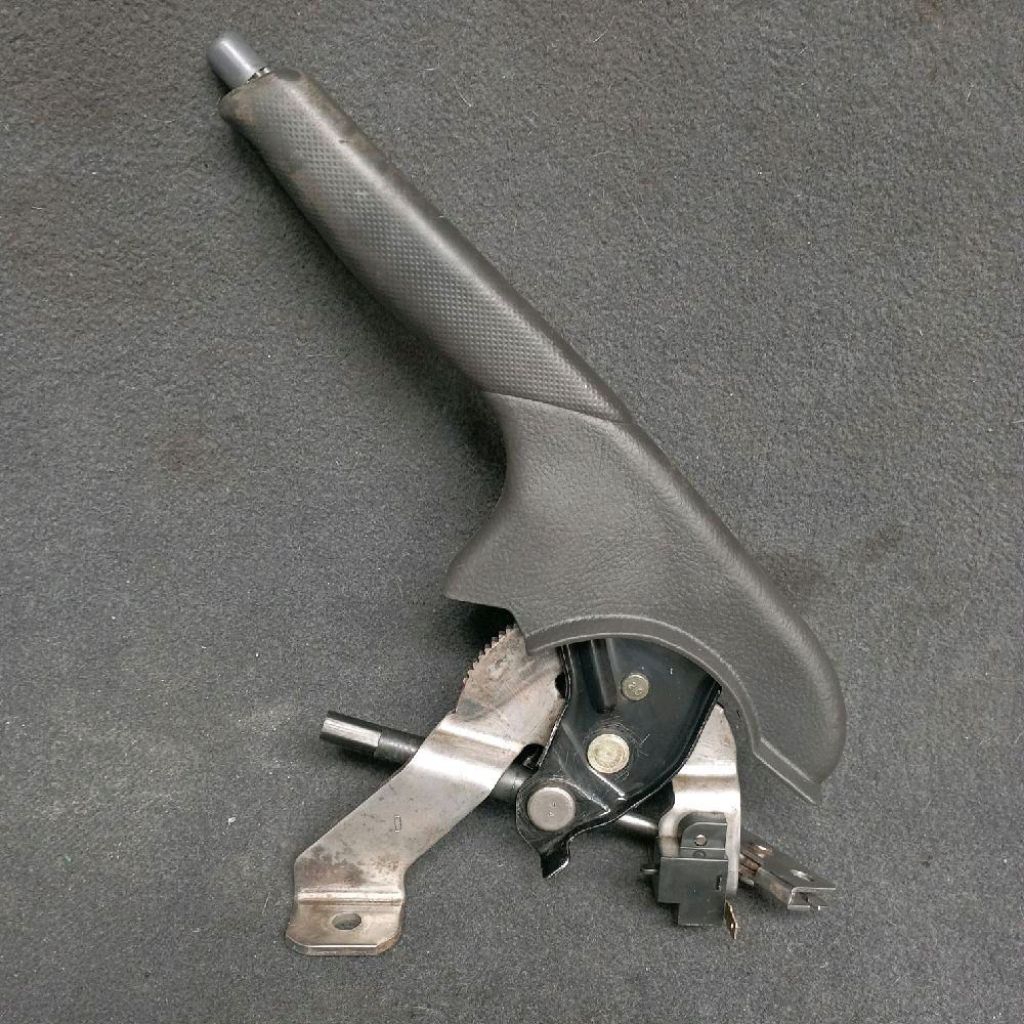 Handle Tuas Tarikan Rem Tangan Toyota Avanza Original Copotan