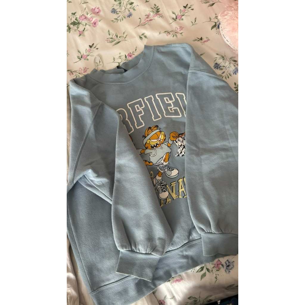 Preloved H&M Garfield Sweatshirt