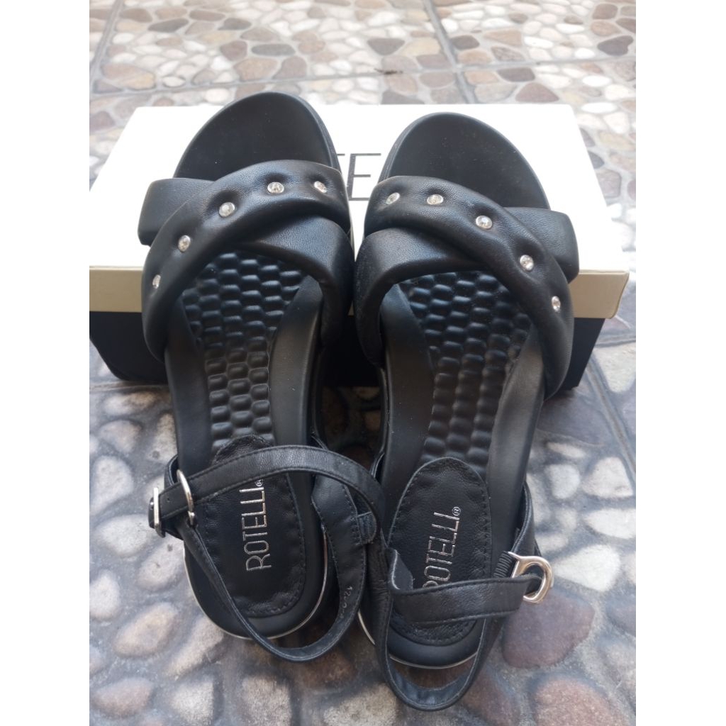 (Preloved) Sandal Hitam Elegan Wanita Merk Rotelli