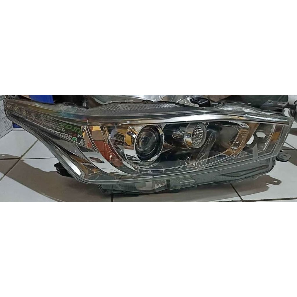 HEADLAMP LAMPU DEPAN TOYOTA YARIS LELE 2014-2017 ORIGINAL