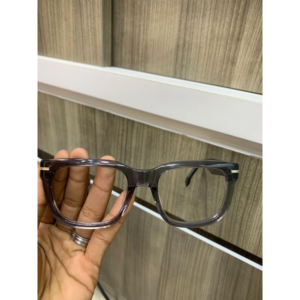 kacamata hugo boss size 53-20-150 second original barang masih mulus banget di jamin gak ngecewain c