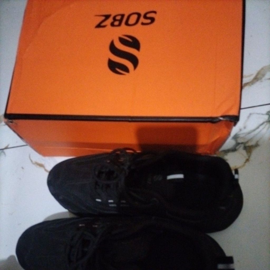 sepatu sneakers merk sobz
