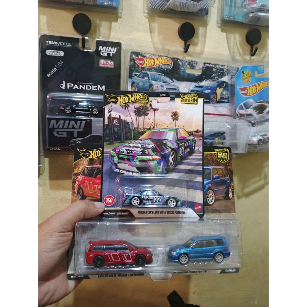 hotwheels paketan (twin pack evo & forester)+R32 Pandem