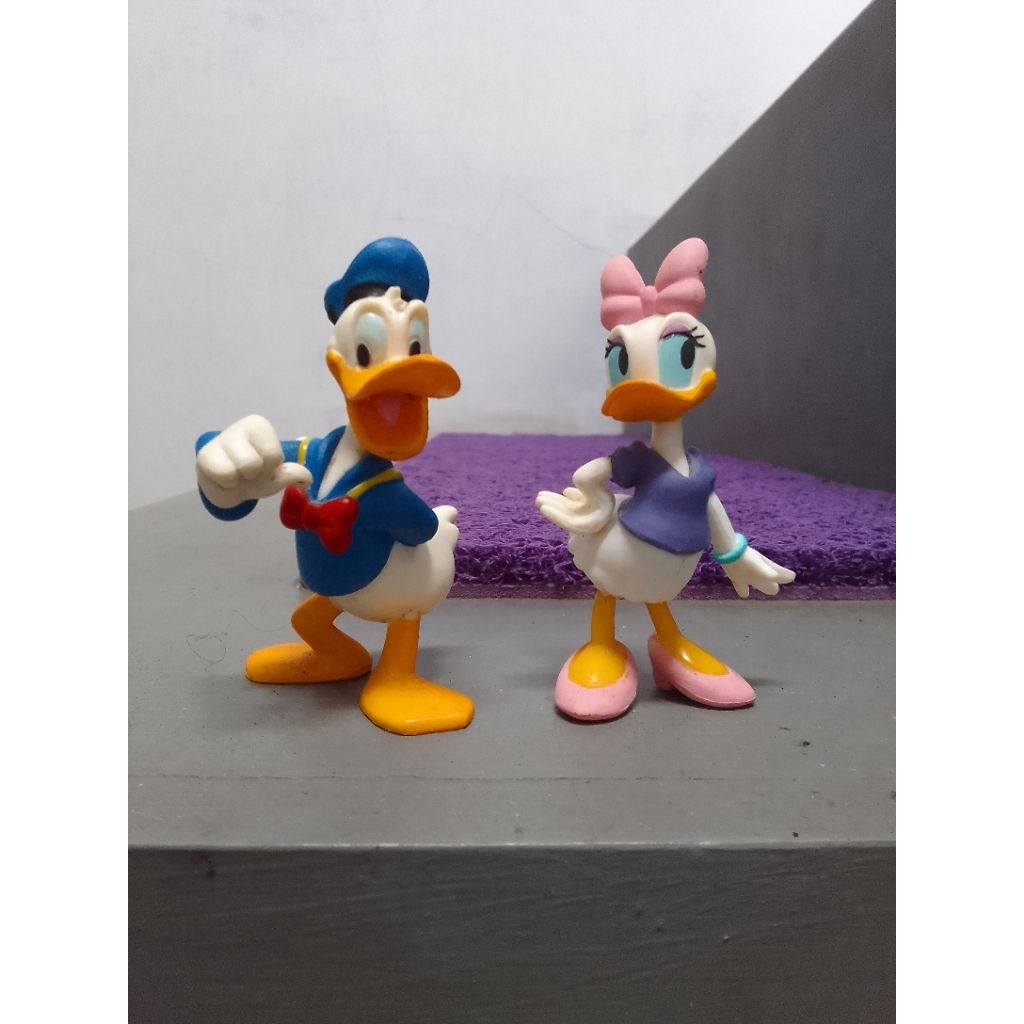 Figure Donald Duck dan Dessy Duck Ori