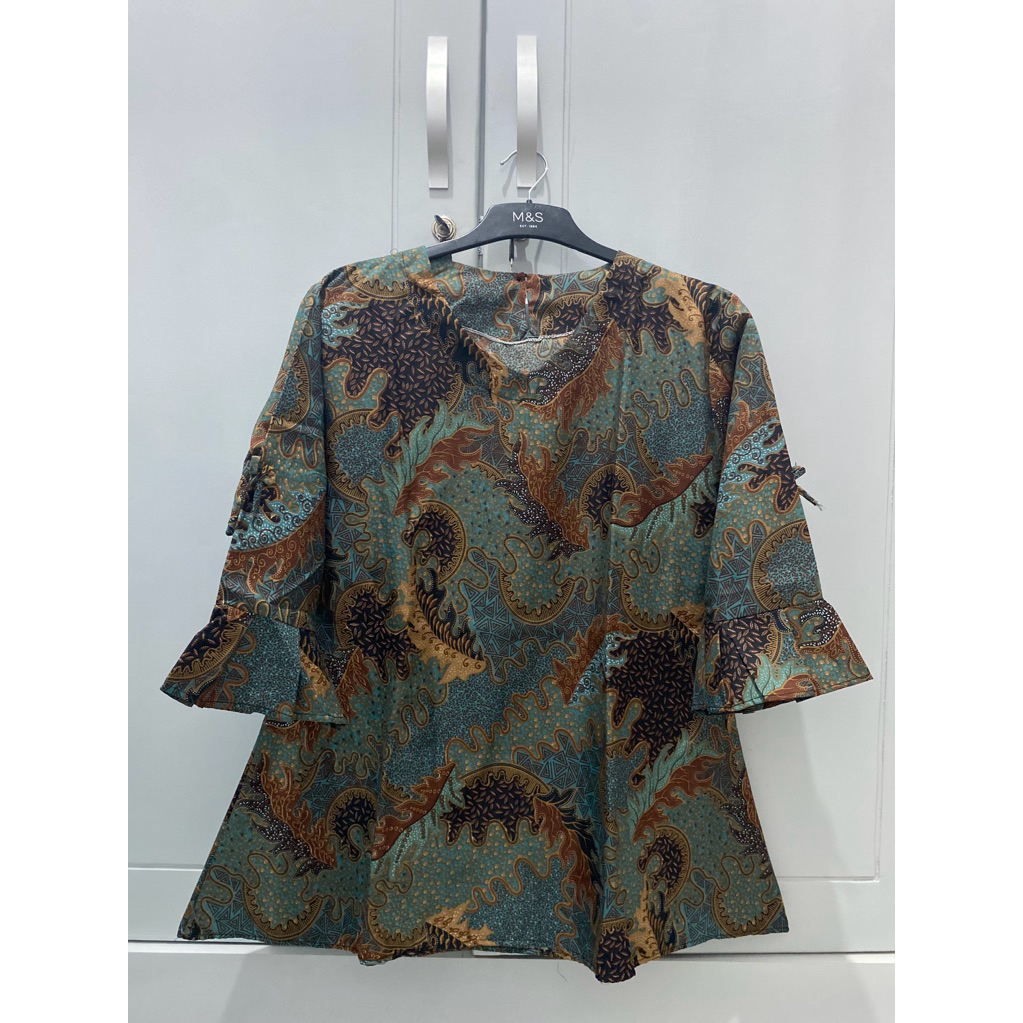 [PRELOVED] Blouse Batik Modern Wanita – Elegan & Nyaman