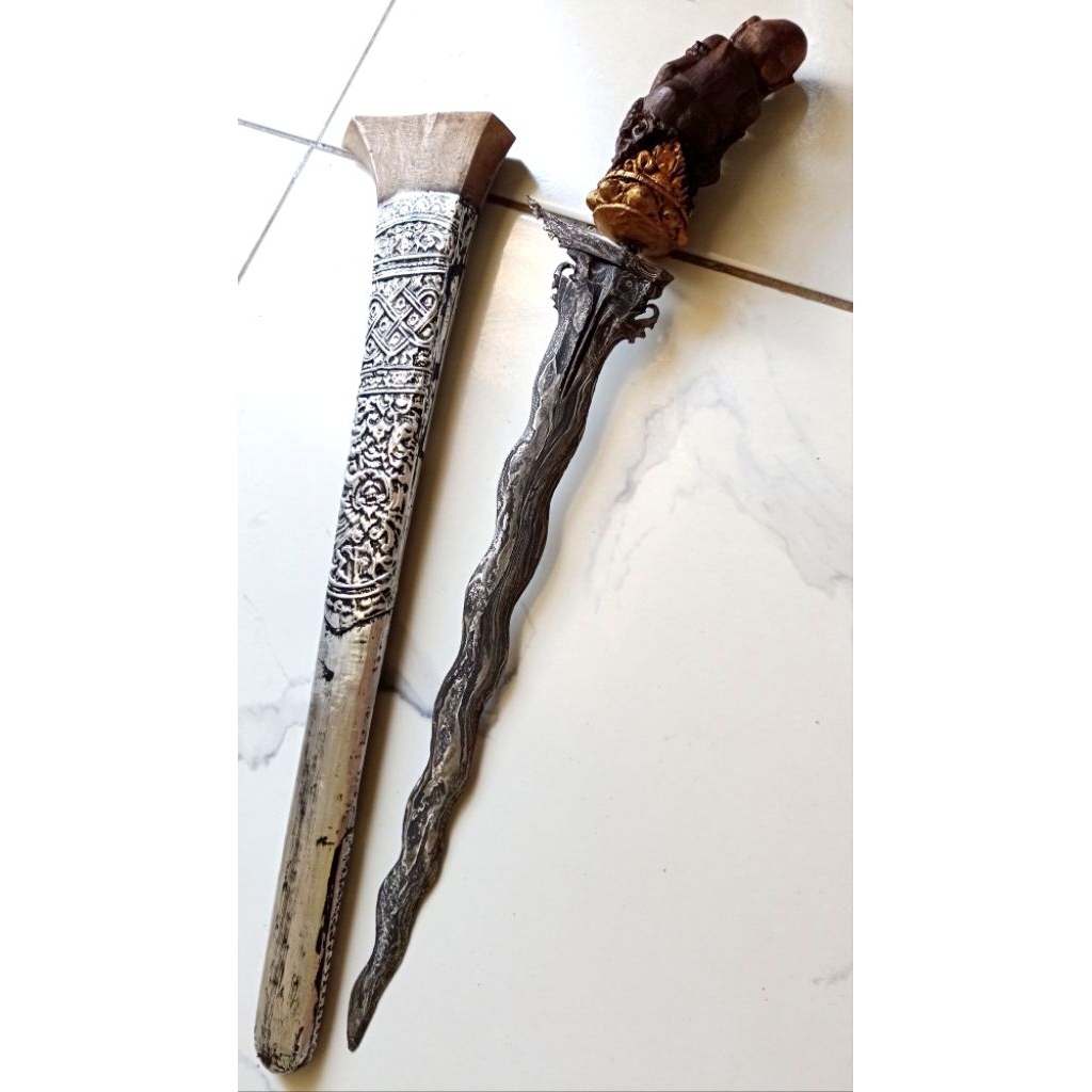 keris Karno tinanding