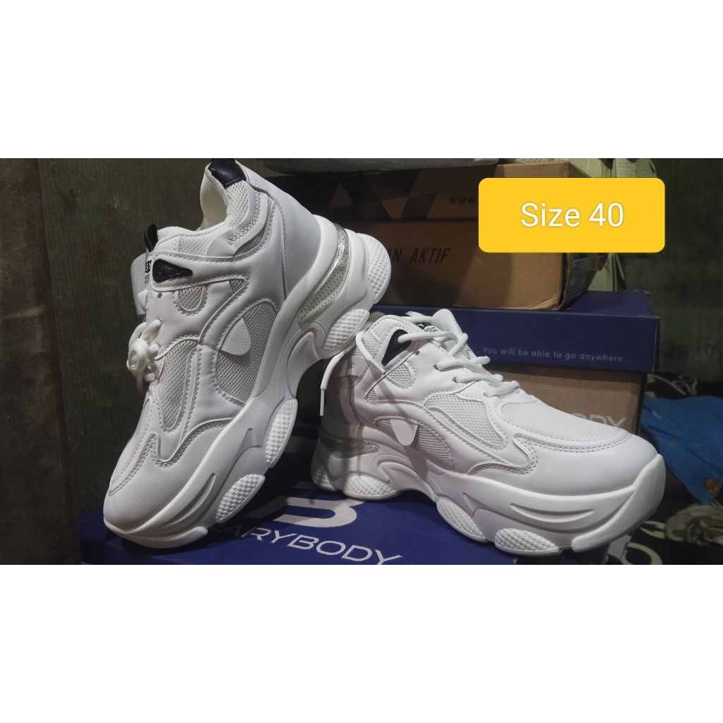 sepatu running cewe sole tinggi