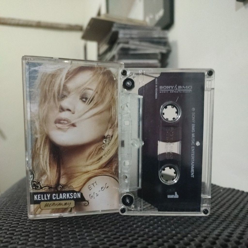 Kaset Pita Kelly Clarkson Breakaway