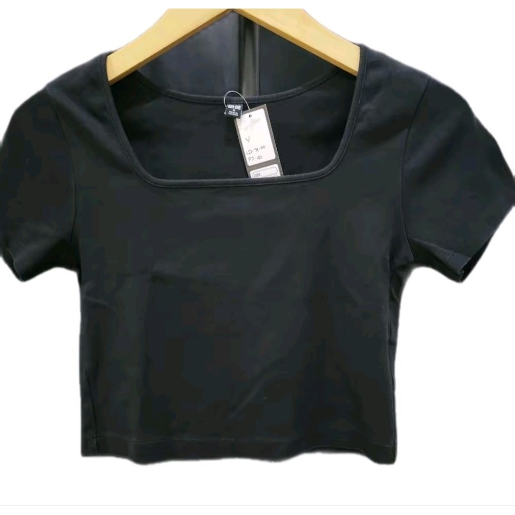 B5 kaos crop cewek uniqlo hitam