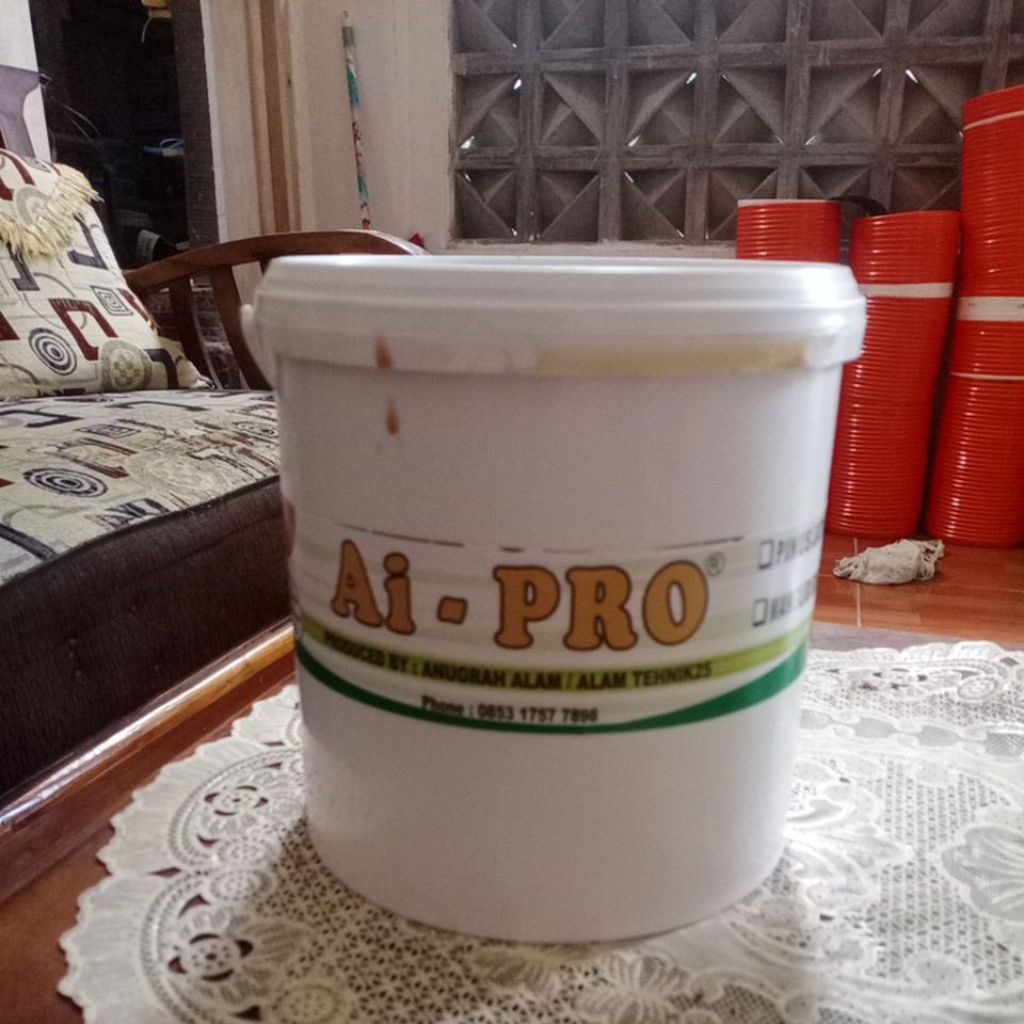 Lem plastik dengan plastik 1 kg or lem yupi orlem mika or  lem kardus licin or lem duplek