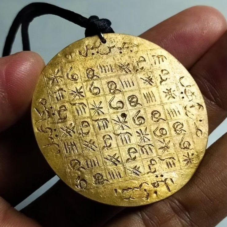 kalung liontin pancar merah