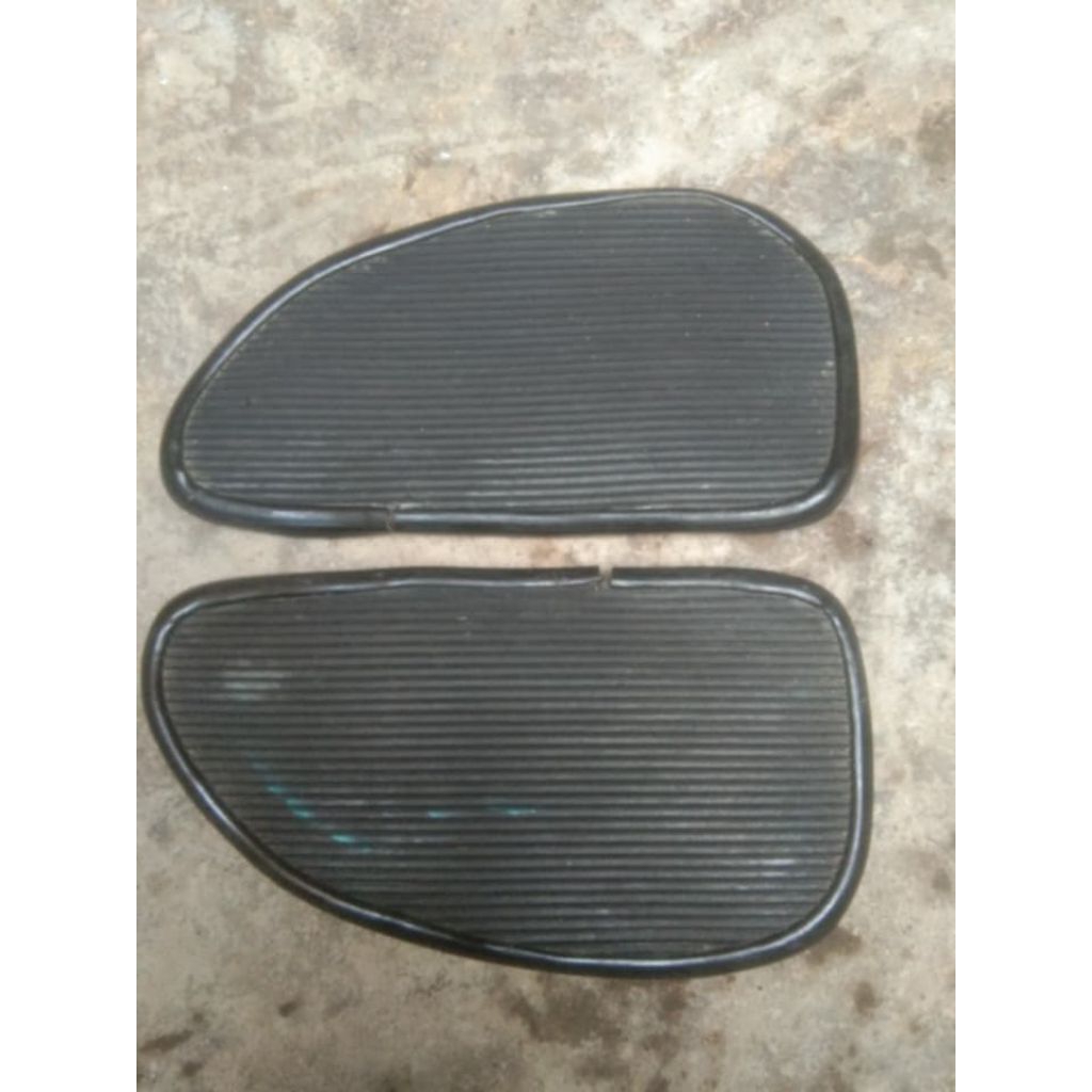 sepasang karet tangki bensin cb dream bekas ready