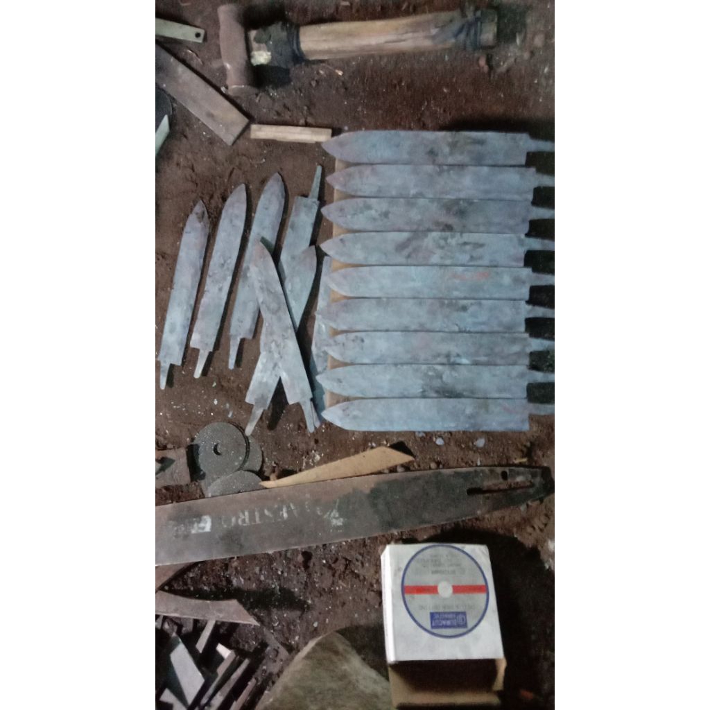 mentahan pisau model bowi