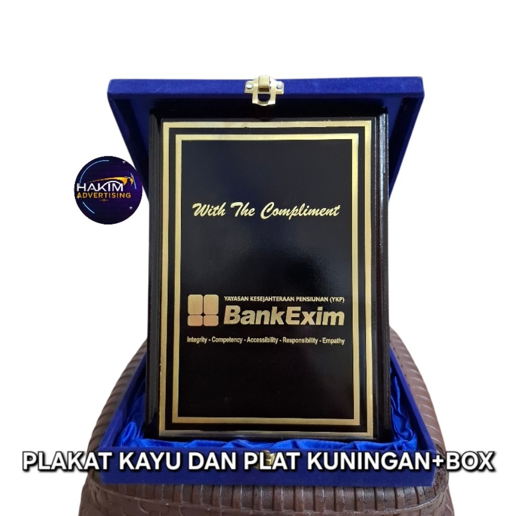 SATU SET PLAKAT KAYU DAN PLAT KUNINGAN +BOX BERKUALITAS