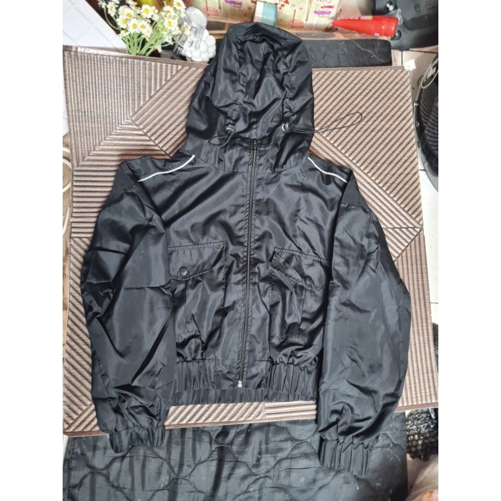 jaket parasut wanita crop