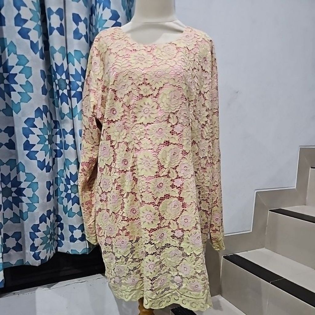 Preloved Kebaya Jumbo uk. LD 120 cm.
