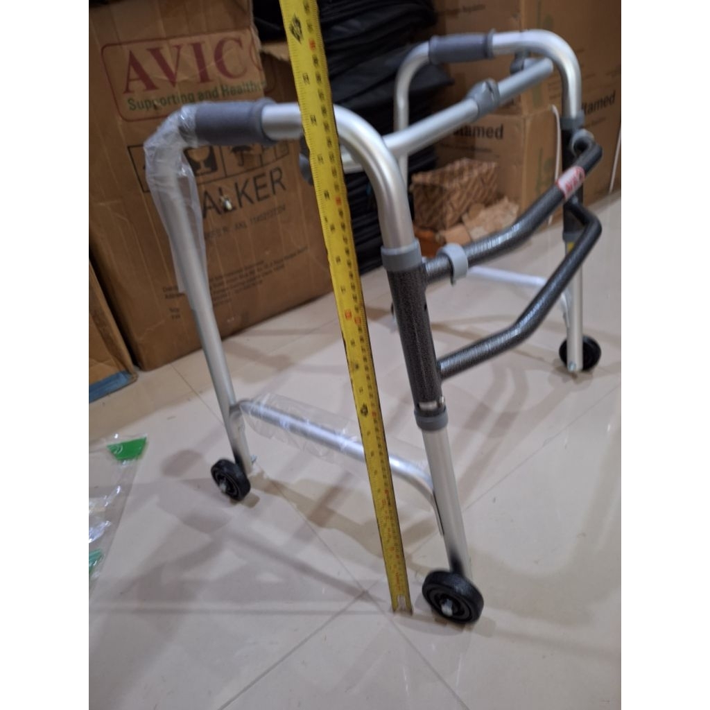 Walker anak roda 4 bisa lipat