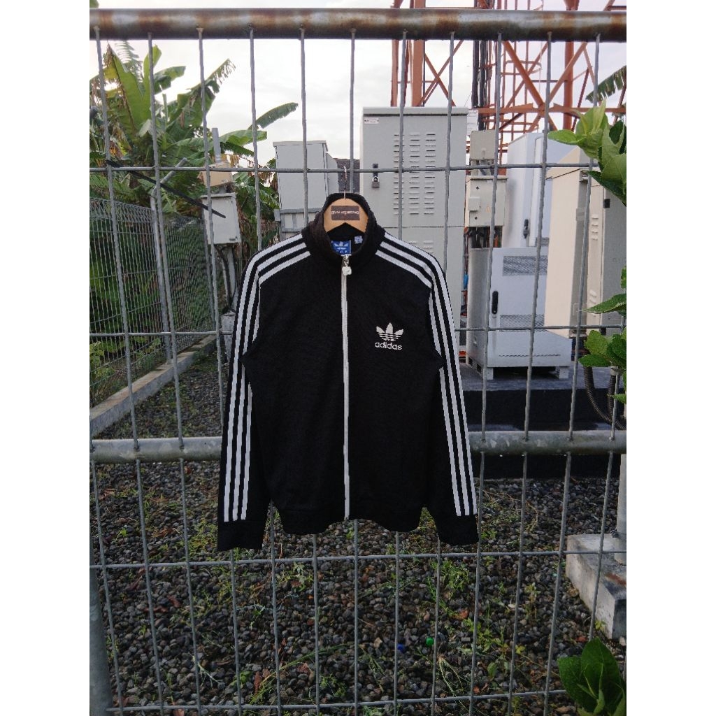 tc Adidas bw