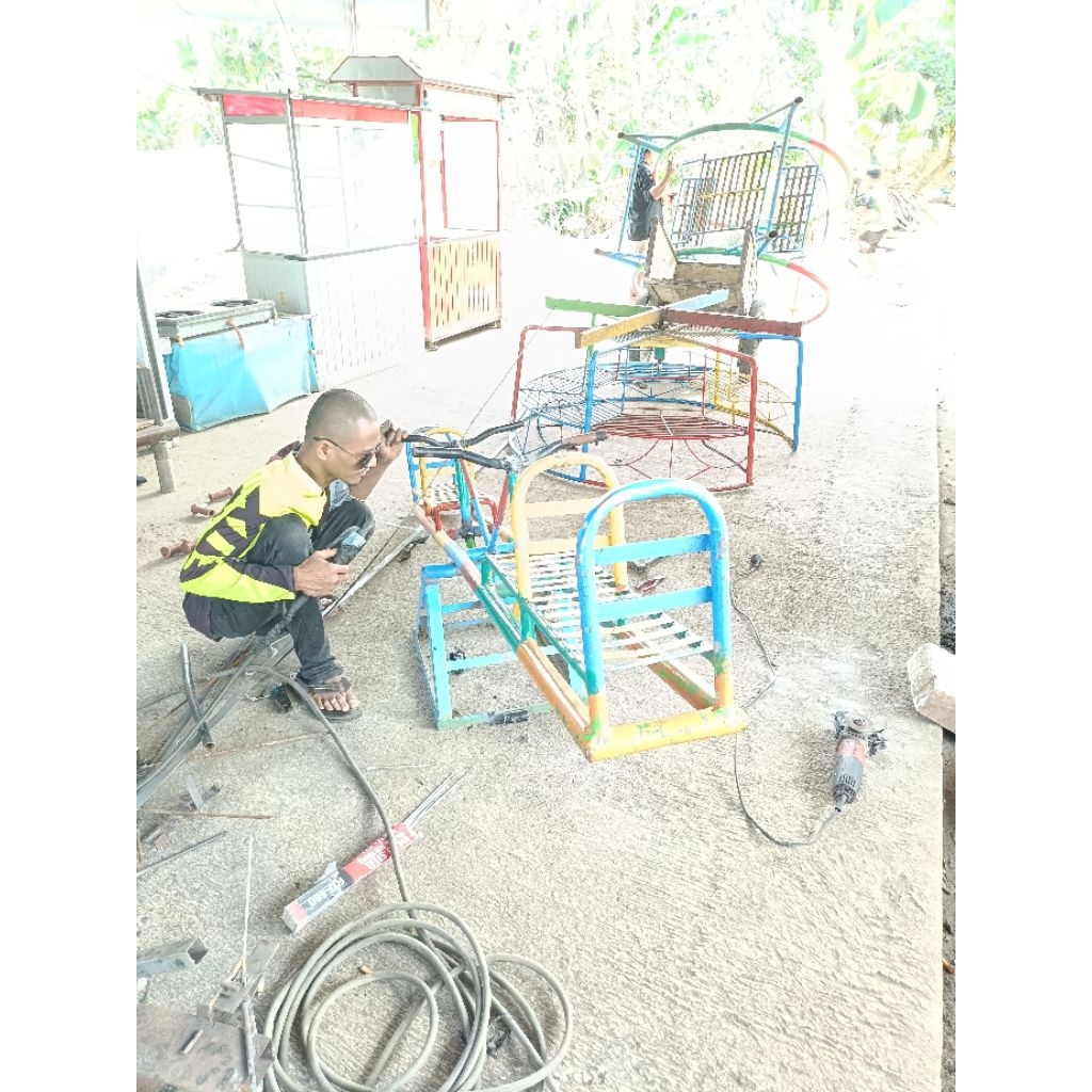 Mainan anak jungkat jungkit kuat besi anti karat