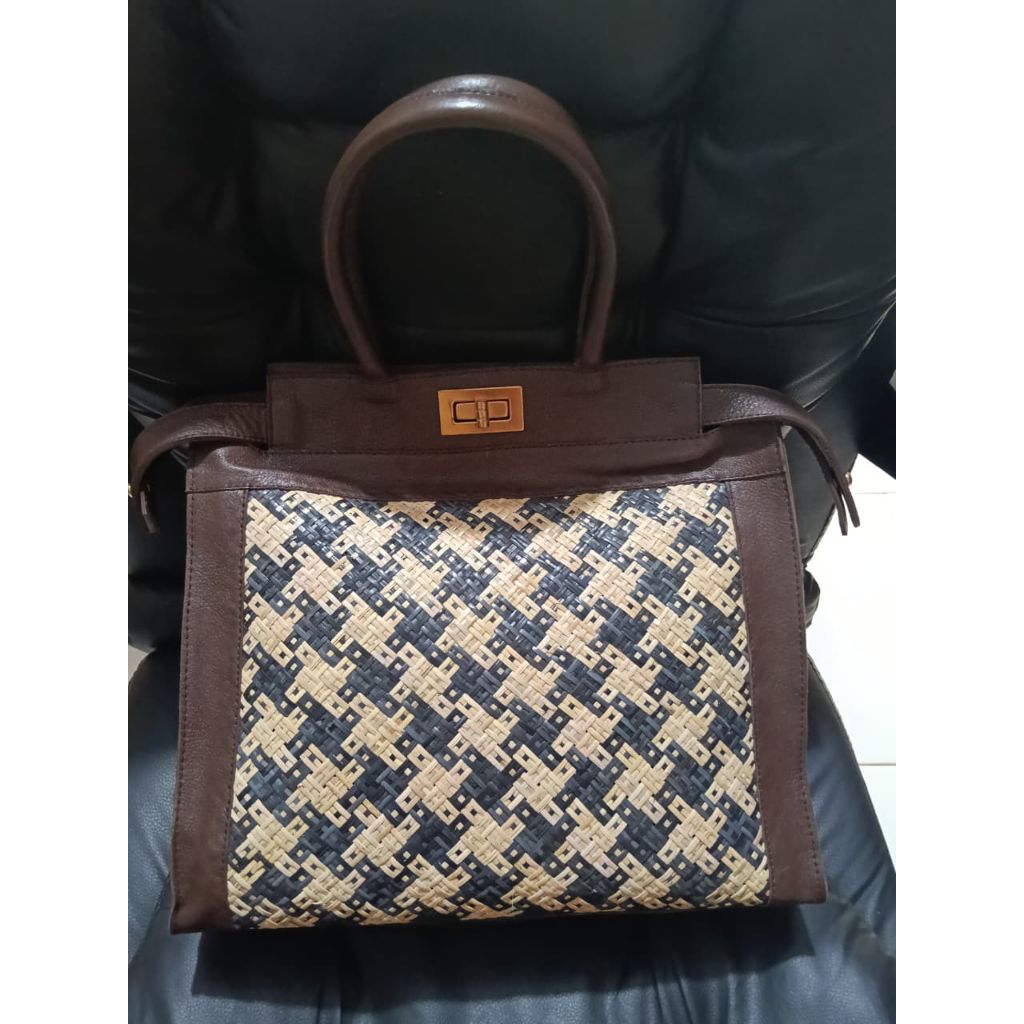 Tas rotan khas kalimantan