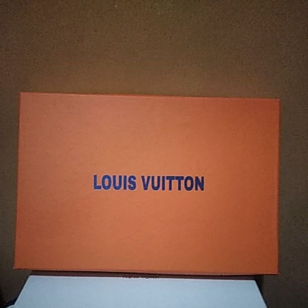box packing tas LV ukuran 30x20x4cm