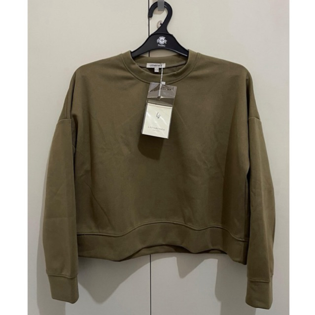 [Preloved] Sweater Crop Leenbenka & Blouse Niewen Collection