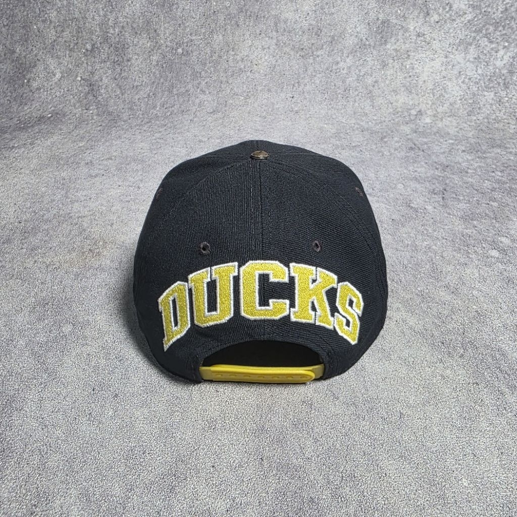 TOPI OREGON DUCKS SNAPBACK HATS BY NIKE TRUE ENGINEERED TO EXACT SPECIFICATIONS OF CHAMPIONSHIP ATHL