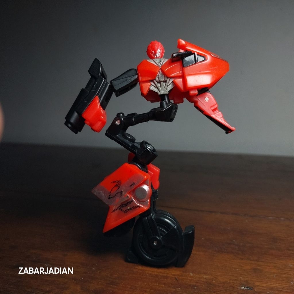 Transformers Revenge Of the fallen Legends class Arcee