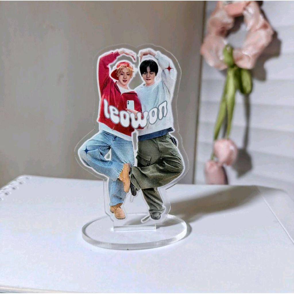 Leowon Keychain / Standee | Custom Keychains Akrilik 2 sisi | Gantungan Kunci Ganci Standee Anime Kp
