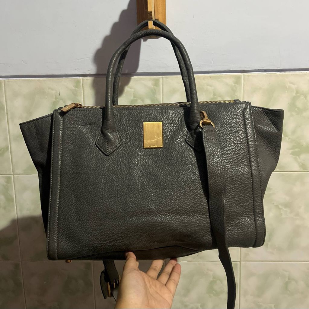 Slingbag Couronne Kulit Asli warna Grey | Tas Kerja Kuliah Handbag Kulas Bekas Pribadi Preloved Seco