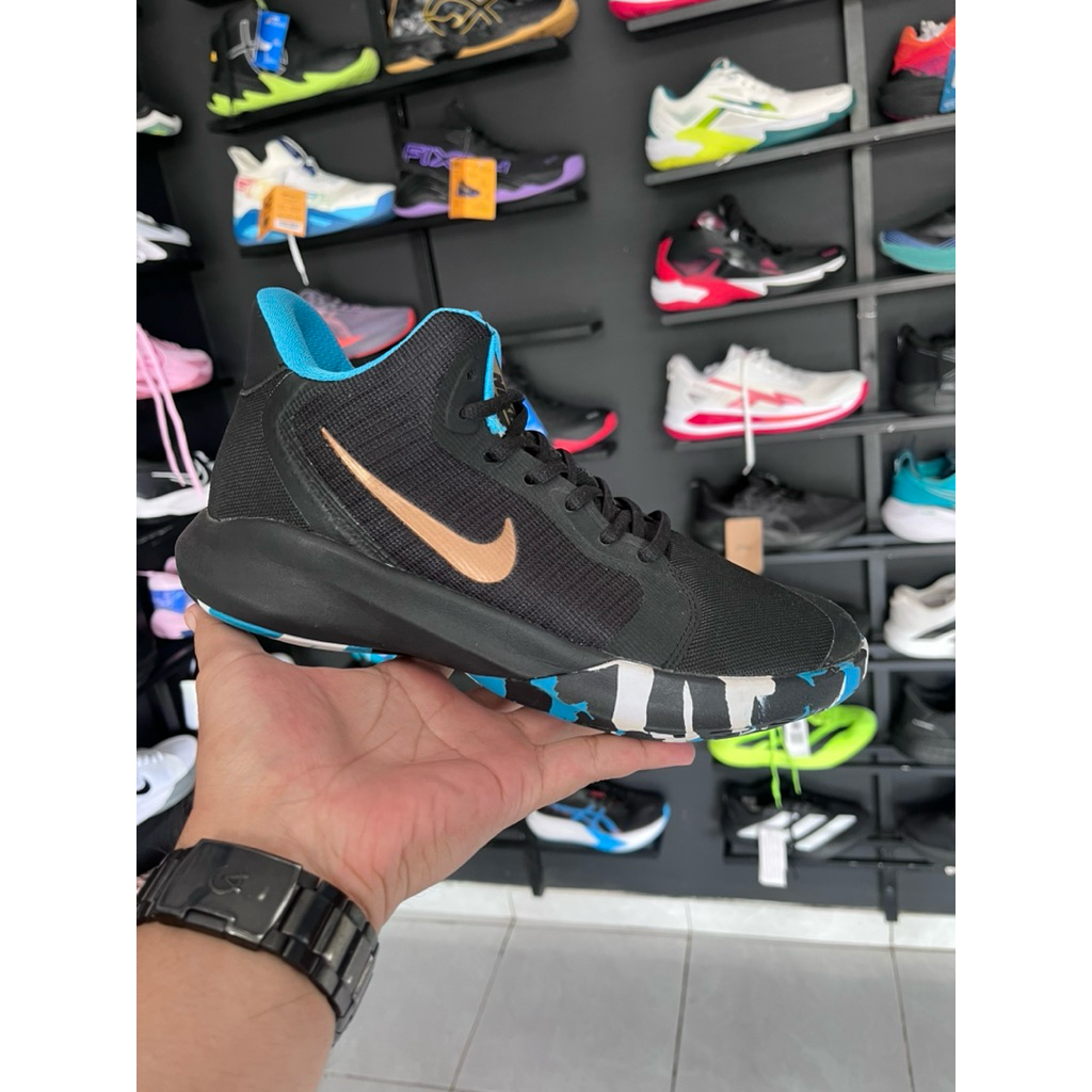 Sepatu Voly Precision 3