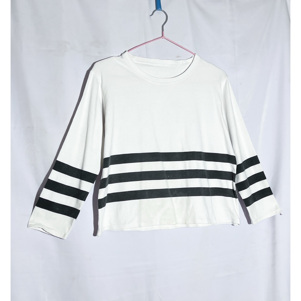 KAOS STRIP GARIS HITAM PUTIH | BAJU WANITA | PRELOVED BAJU CEWE | BAHAN COTTON