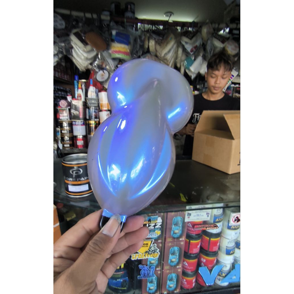 Cat Bunglon Star Blue, Birunya Tajam