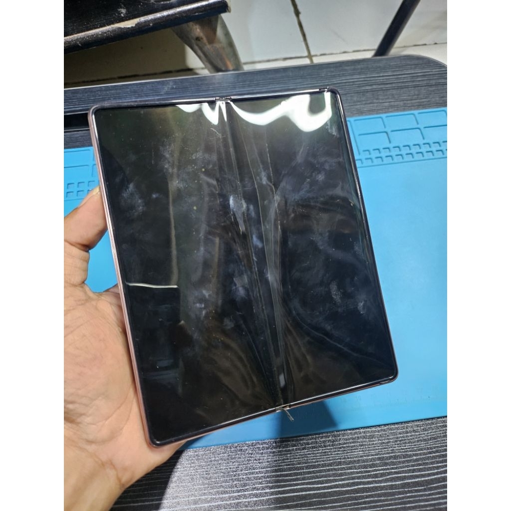 frame samsung z fold 2