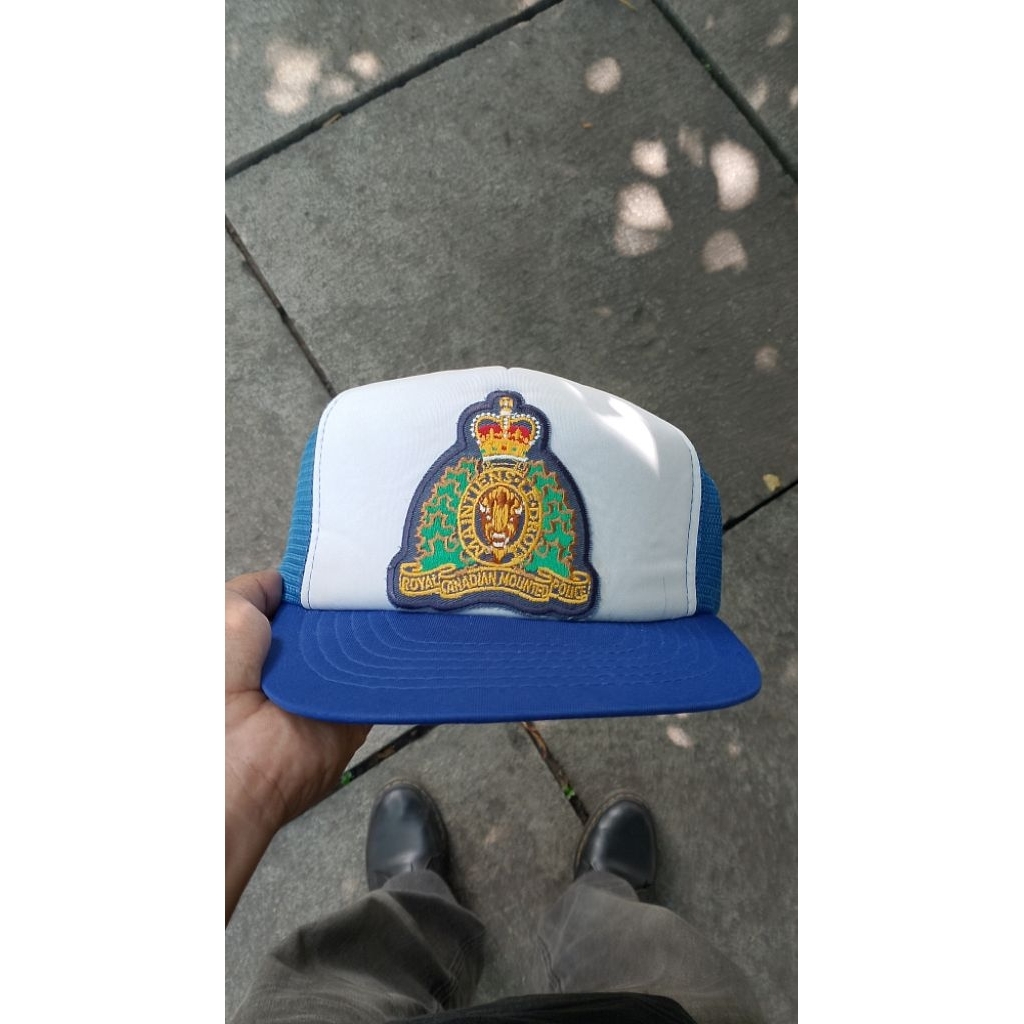 VINTAGE TRUCKER HAT - ROYAL CANADIAN MOUNTED POLICE (RPCM) 70'S