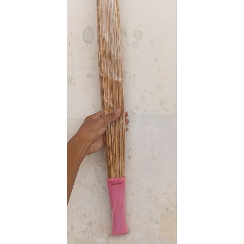sapu lidi / penebah karpet kasur tebal