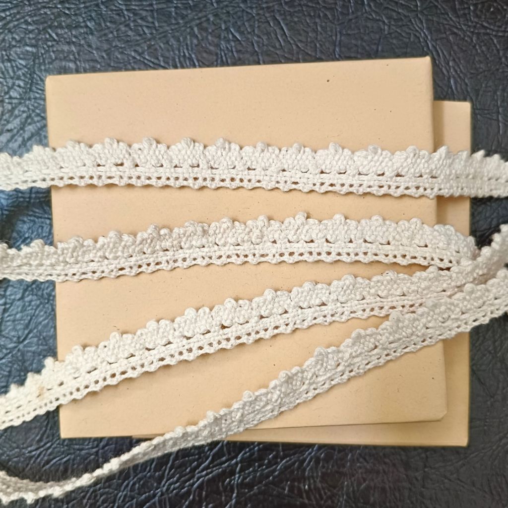 Renda Rajut cream 100cm