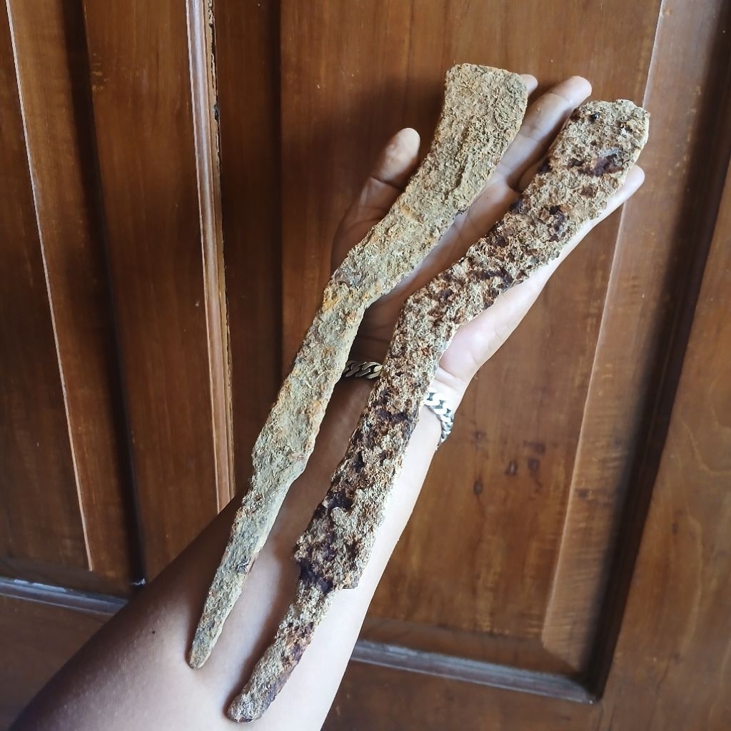 Koleksi Temuan Galian Tanah Sepasang Jenis Pusaka Tindih Kudi Kuno KaBudhan