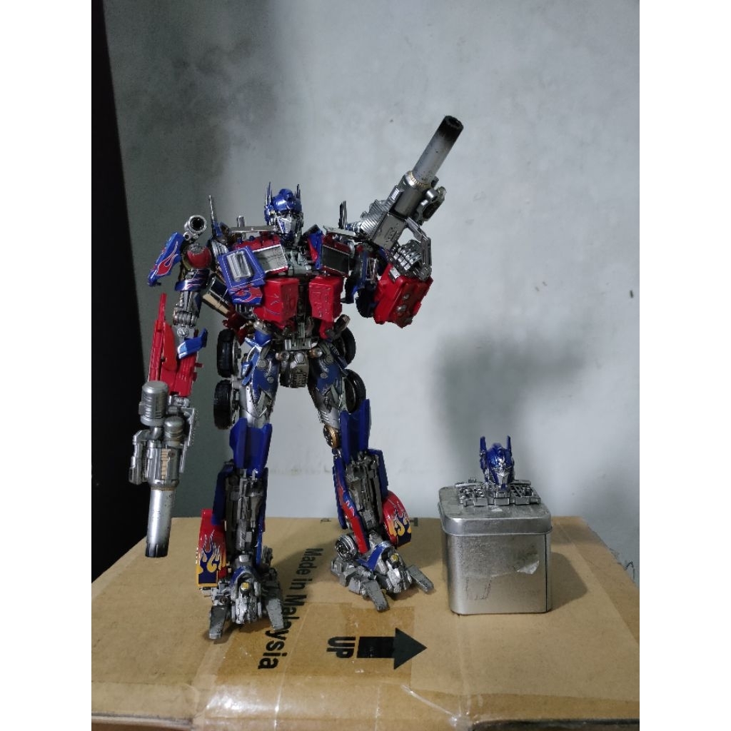 Weijiang black apple optimus prime first edition figure transformers w8606 ( upgrade head by quan )