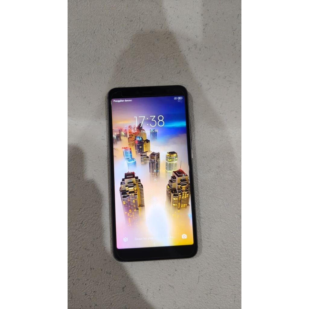 Xiaomi Redmi S2 Ram 3/32 kondisi normal semuanya siap pake mulus no minus kelengkapan hp charger