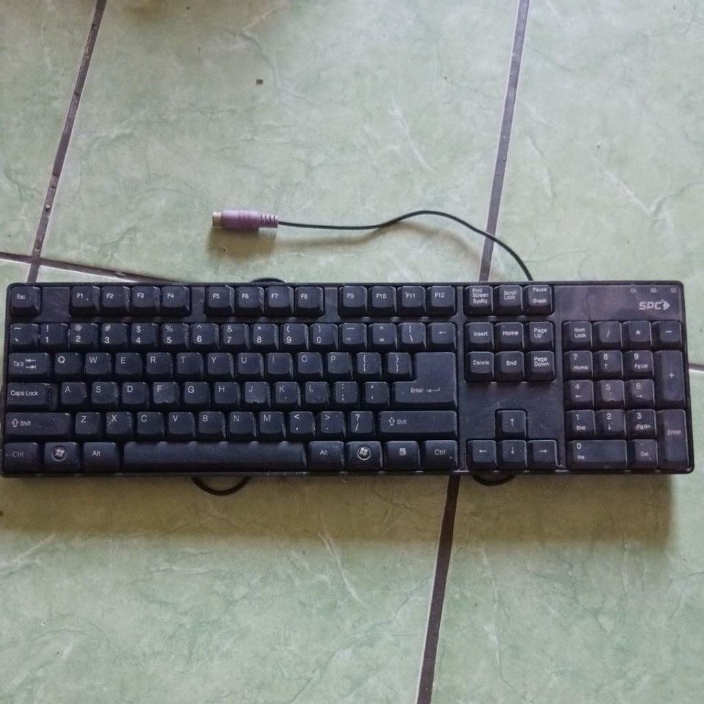 Keyboard komputer PS2 SPC rusak