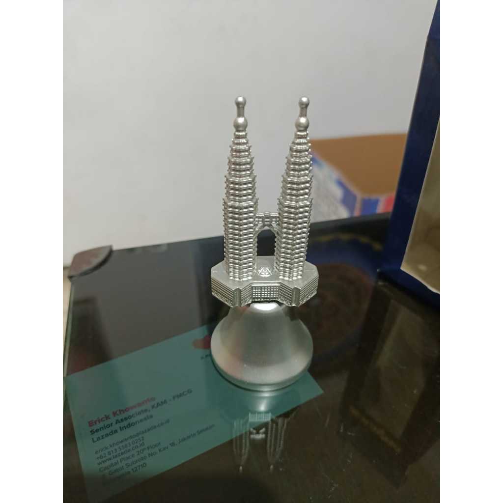 Dijual Hiasan Pajangan Meja Twin Tower Malaysia
